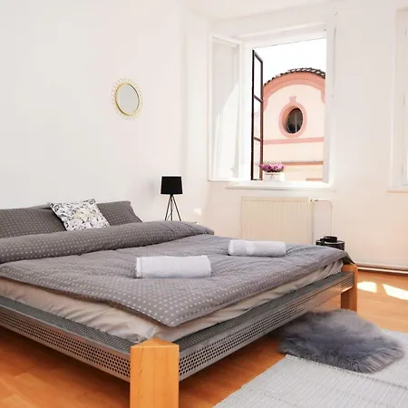 Apartamento 4 *